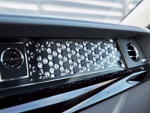 Used 2025 Rolls-Royce Phantom Sedan RWD image 90