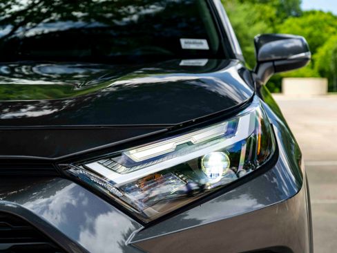 Used 2024 Toyota RAV4 XLE w/ Convenience Package FWD image 11