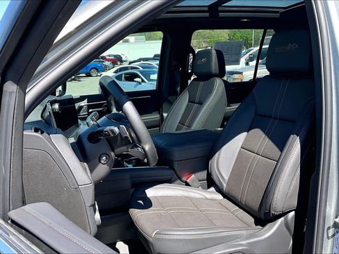 New 2026 Chevrolet Suburban High Country AWD/4WD image 9