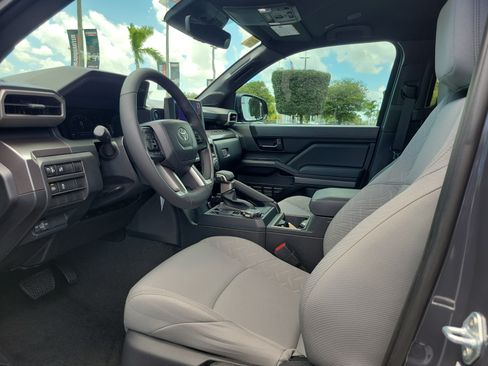 Used 2025 Toyota Tacoma SR5 w/ SR5 Upgrade Package AWD/4WD image 19