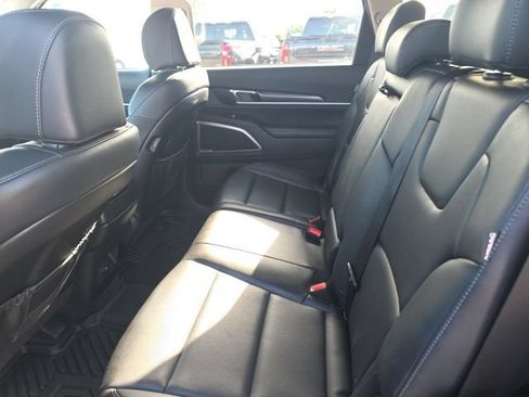 Used 2024 Kia Telluride LX FWD image 17