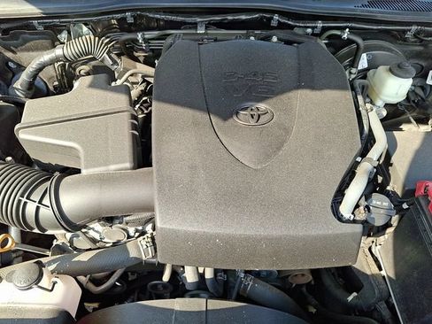 Used 2021 Toyota Tacoma SR5 AWD/4WD image 26