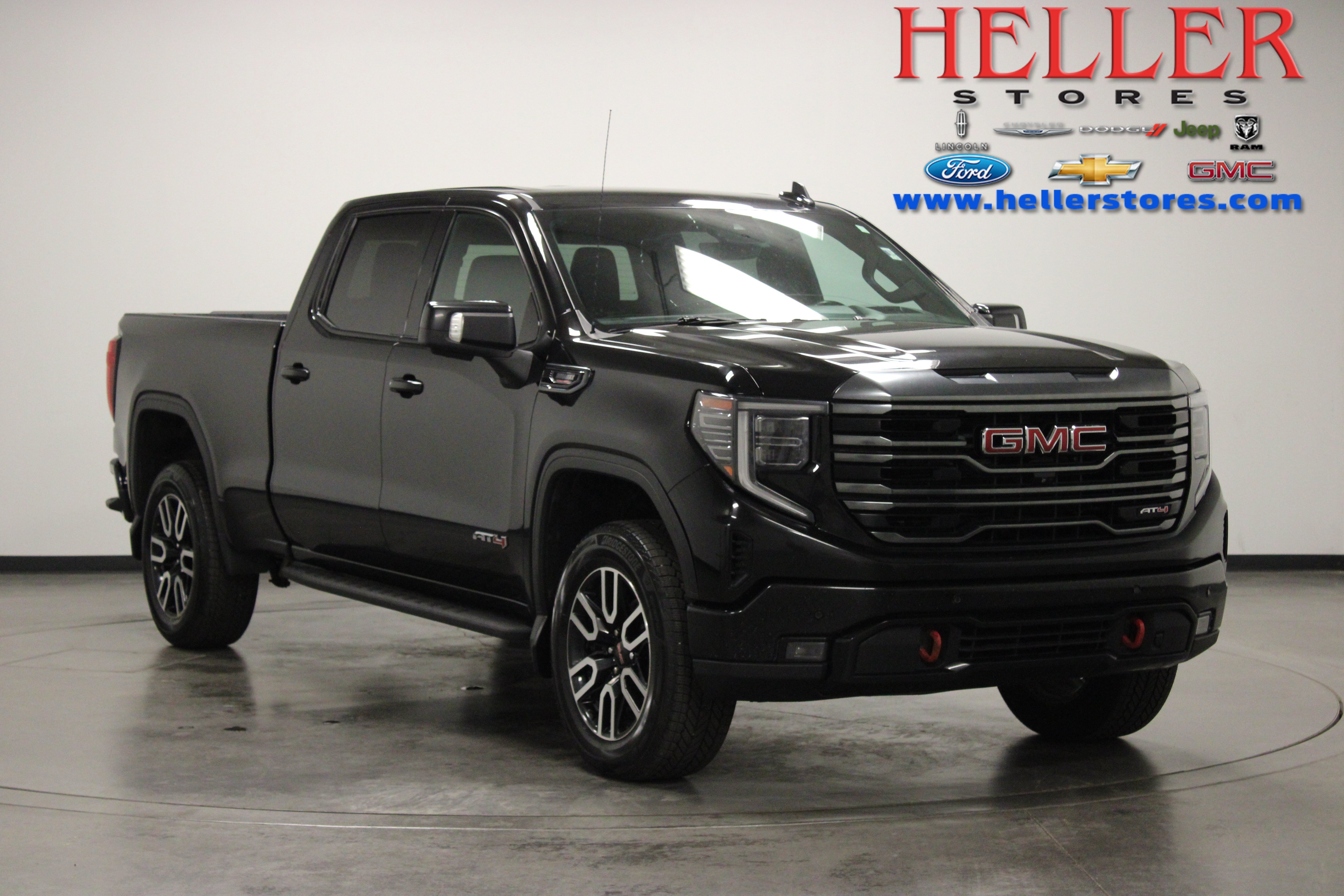 Used 2023 GMC Sierra 1500 AT4 w/ Technology Package AWD/4WD image 1