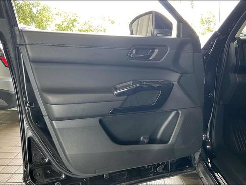 Used 2025 Nissan Pathfinder SV FWD image 2