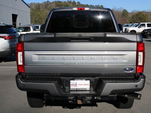 Used 2022 Ford F250 Platinum w/ FX4 Off-Road Package image 4