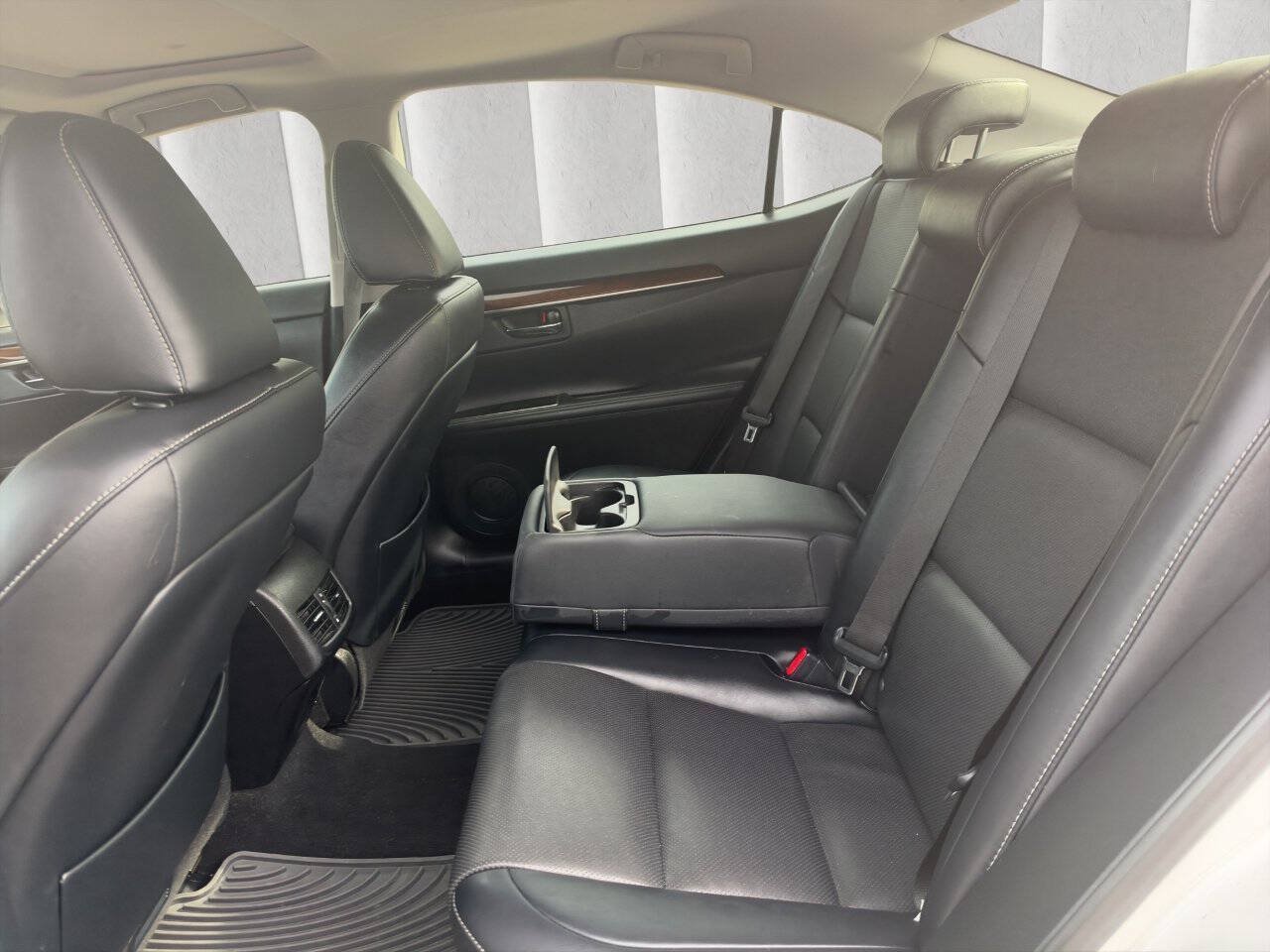 Used 2016 Lexus ES 350 w/ Premium Package w/Wood Trim FWD image 18