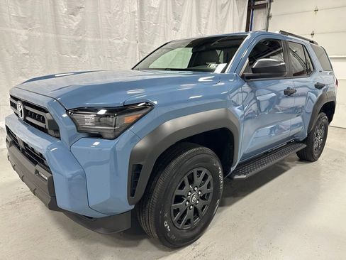 Used 2025 Toyota 4Runner SR5 image 3