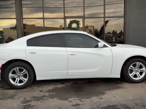 Used 2020 Dodge Charger SXT image 2
