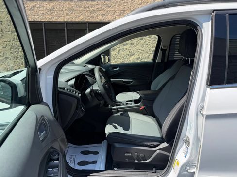 Used 2017 Ford Escape SE w/ Equipment Group 201A AWD/4WD image 22