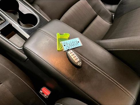 Used 2024 Nissan Altima 2.5 SV FWD image 33