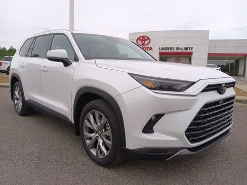 Used 2024 Toyota Grand Highlander AWD image 1