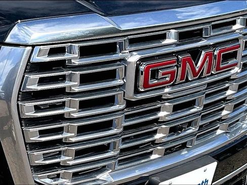 Used 2025 GMC Yukon XL Denali AWD/4WD image 31