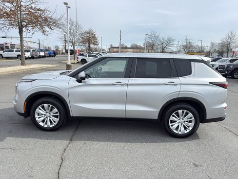Used 2025 Mitsubishi Outlander ES image 4