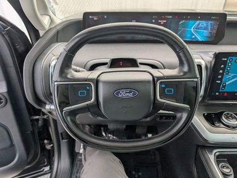 Used 2025 Ford Expedition Max Platinum AWD/4WD image 12