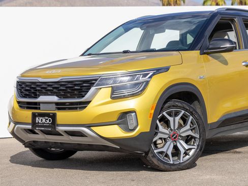 Used 2023 Kia Seltos SX AWD/4WD image 2