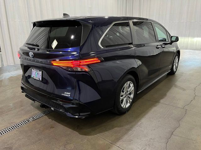 Certified 2021 Toyota Sienna XSE AWD/4WD image 4
