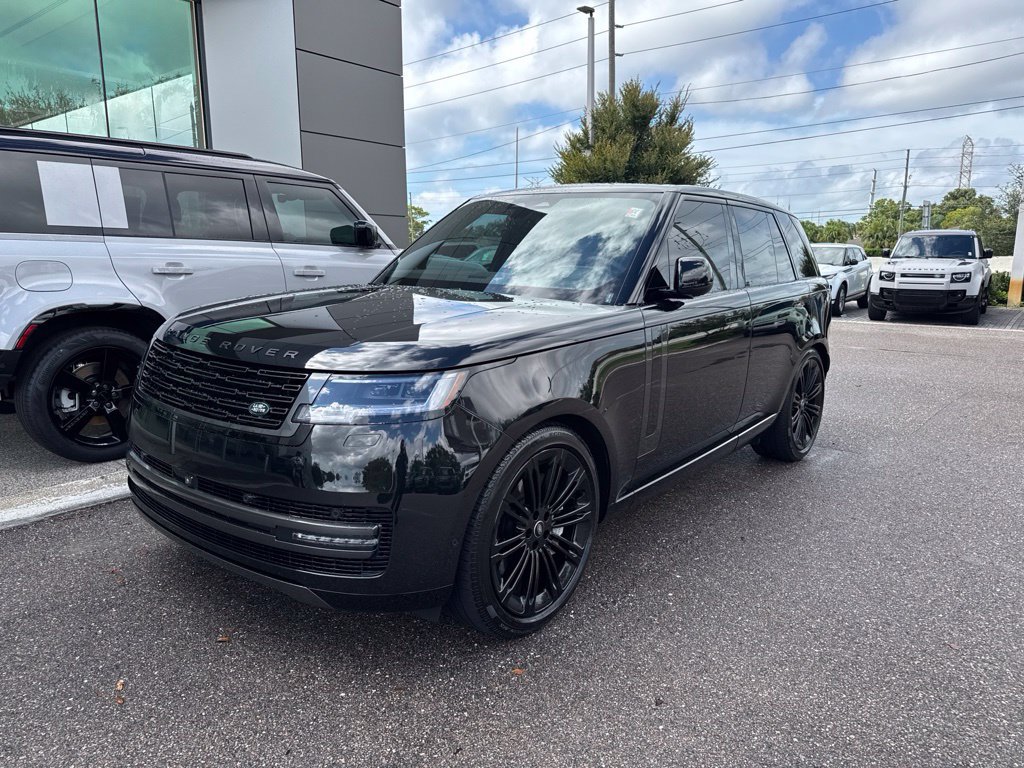 Used 2025 Land Rover Range Rover SE AWD/4WD image 1