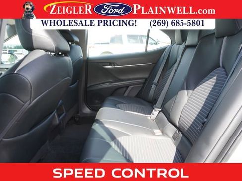 Used 2022 Toyota Camry SE image 11