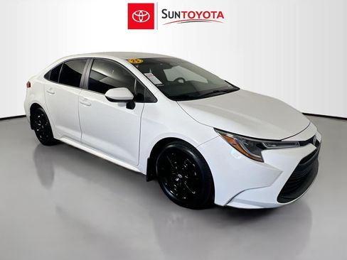 Used 2025 Toyota Corolla LE FWD image 1