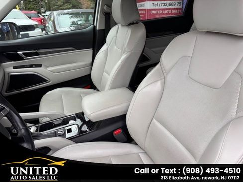Used 2020 Kia Telluride S w/ S 8 Passenger Seating Package image 9