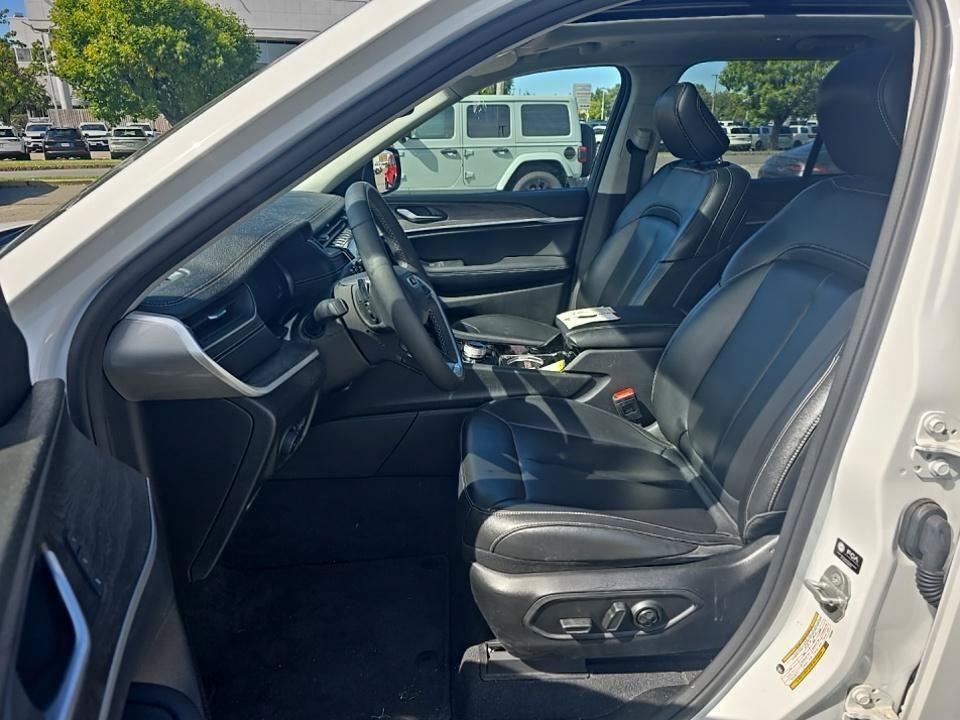 Used 2023 Jeep Grand Cherokee Limited AWD/4WD image 7