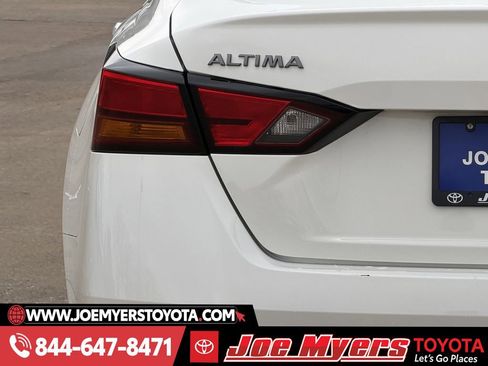 Used 2025 Nissan Altima 2.5 SR image 10