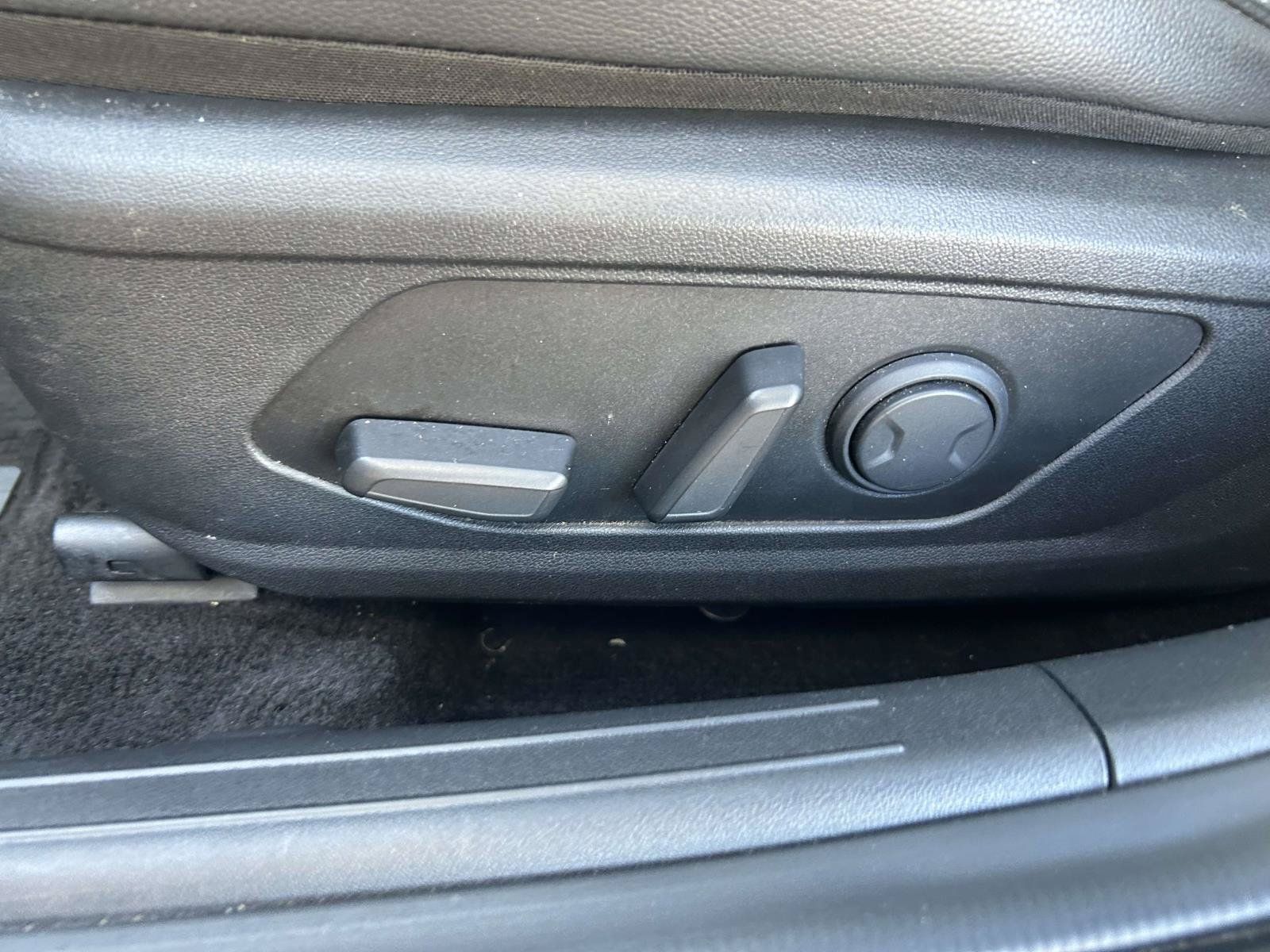 Used 2025 Hyundai Elantra Limited FWD image 23