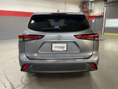 Used 2023 Toyota Highlander XLE FWD image 9