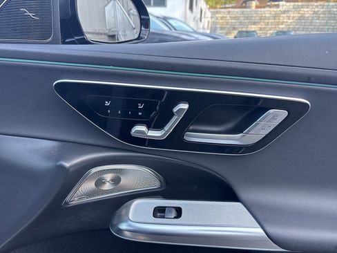 Used 2025 Mercedes-Benz E 350 4MATIC Sedan image 16