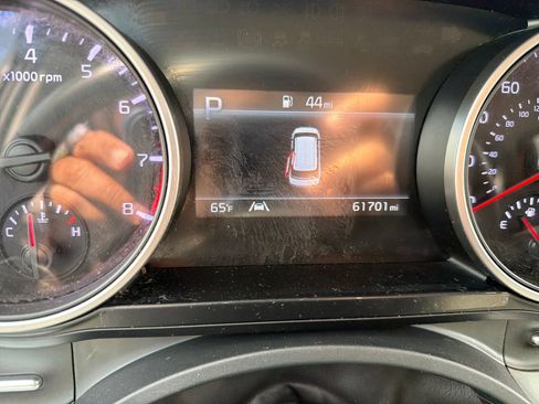 Used 2023 Kia Carnival LX FWD image 19