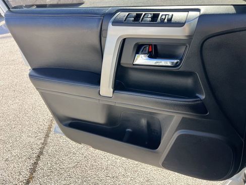 Used 2017 Toyota 4Runner SR5 Premium image 15