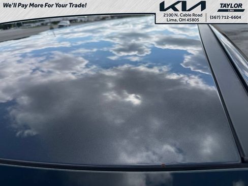 Used 2024 Kia Carnival LX FWD image 14