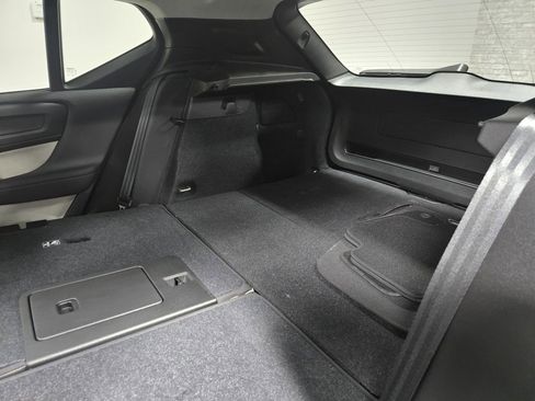 Used 2024 Volvo XC40 B5 Plus image 39