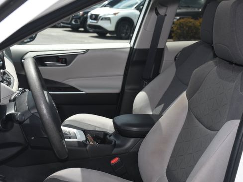 Used 2024 Toyota RAV4 XLE w/ Convenience Package FWD image 12