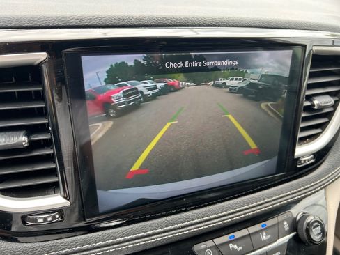 Certified 2024 Chrysler Pacifica Touring-L image 30