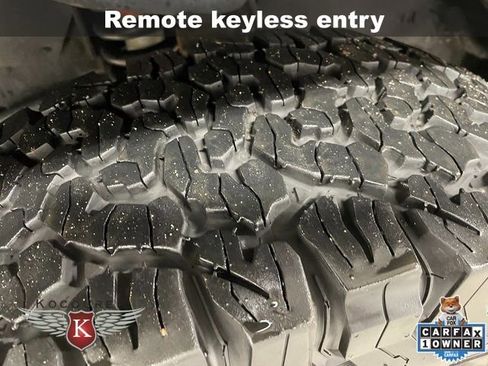 Used 2021 Toyota Tacoma TRD Off-Road image 9