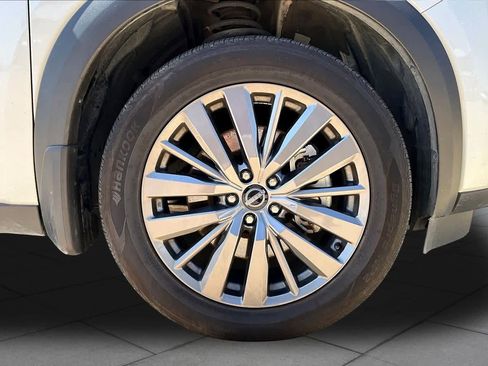 Certified 2025 Nissan Pathfinder SL w/ SL Premium Package AWD/4WD image 10