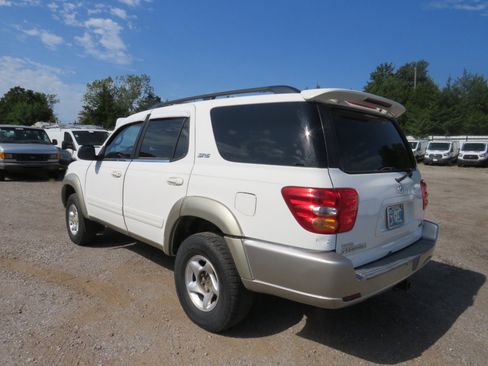Used 2001 Toyota Sequoia SR5 image 7
