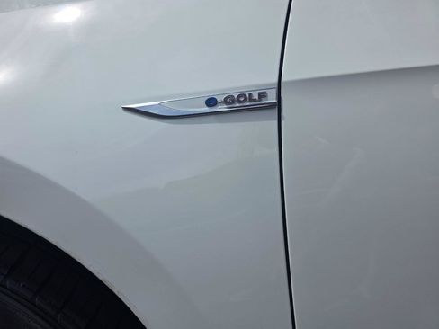 Used 2016 Volkswagen e-Golf SE w/ DC Fast Charging Package FWD image 4