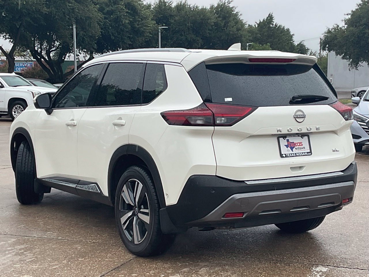Used 2023 Nissan Rogue SL w/ SL Premium Package FWD image 6