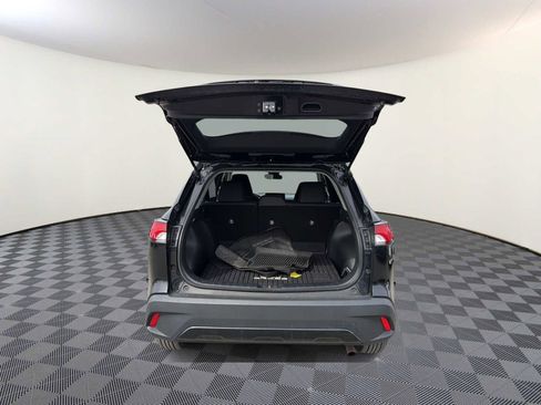 Used 2022 Toyota Corolla Cross LE image 9