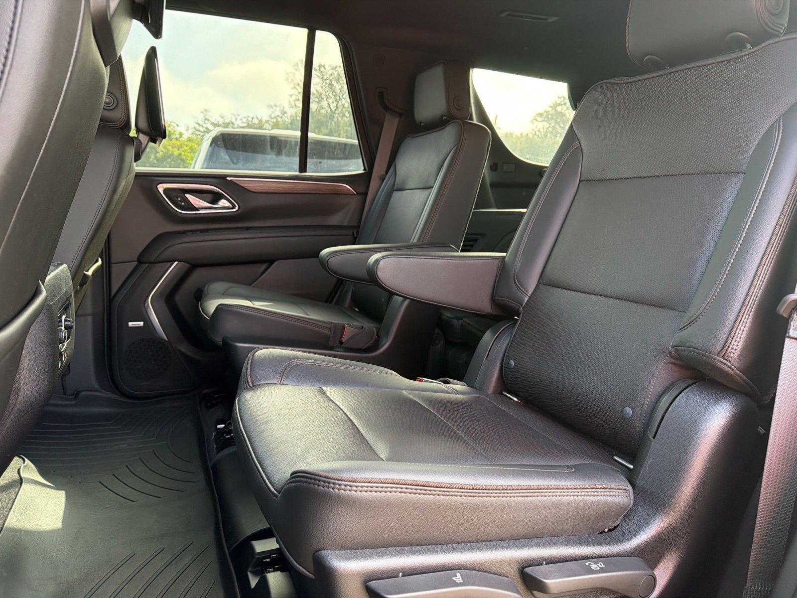 Used 2021 Chevrolet Tahoe High Country w/ Premium Package AWD/4WD image 12