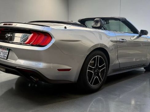 Used 2020 Ford Mustang Premium RWD image 6