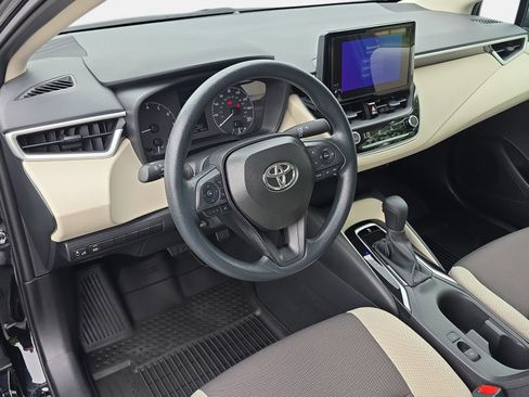 Used 2025 Toyota Corolla LE FWD image 15