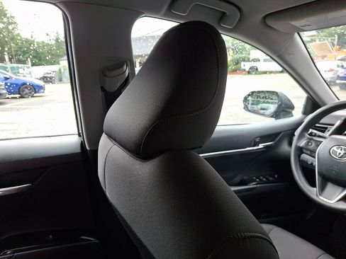 Used 2019 Toyota Camry LE FWD image 13