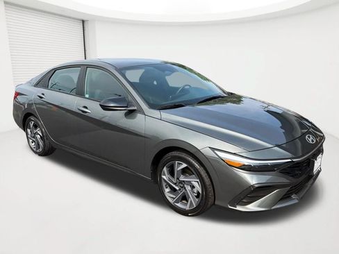Certified 2025 Hyundai Elantra Sport FWD image 3