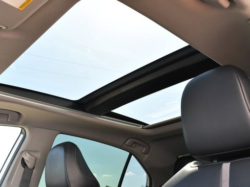 Used 2022 Toyota Camry XSE FWD image 9