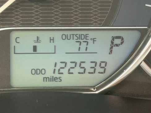 Used 2015 Toyota Corolla LE FWD image 45