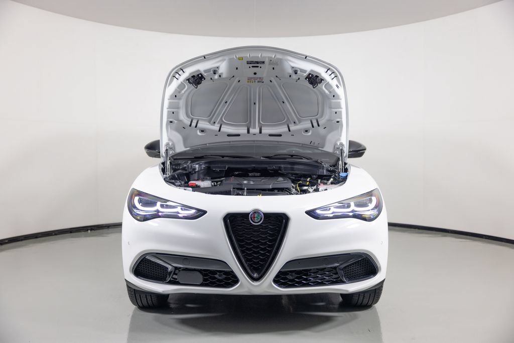 New 2025 Alfa Romeo Stelvio Sprint w/ Convenience Package AWD/4WD image 7