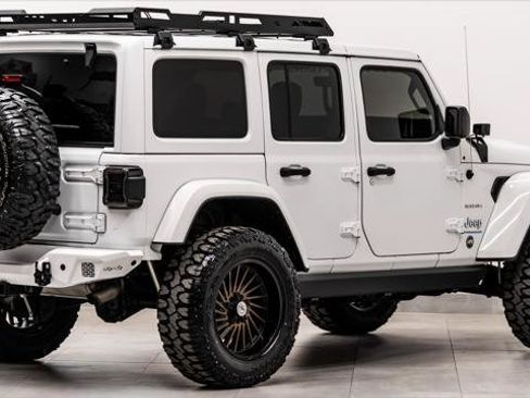 Used 2023 Jeep Wrangler Unlimited Sahara w/ Cold Weather Group AWD/4WD image 9
